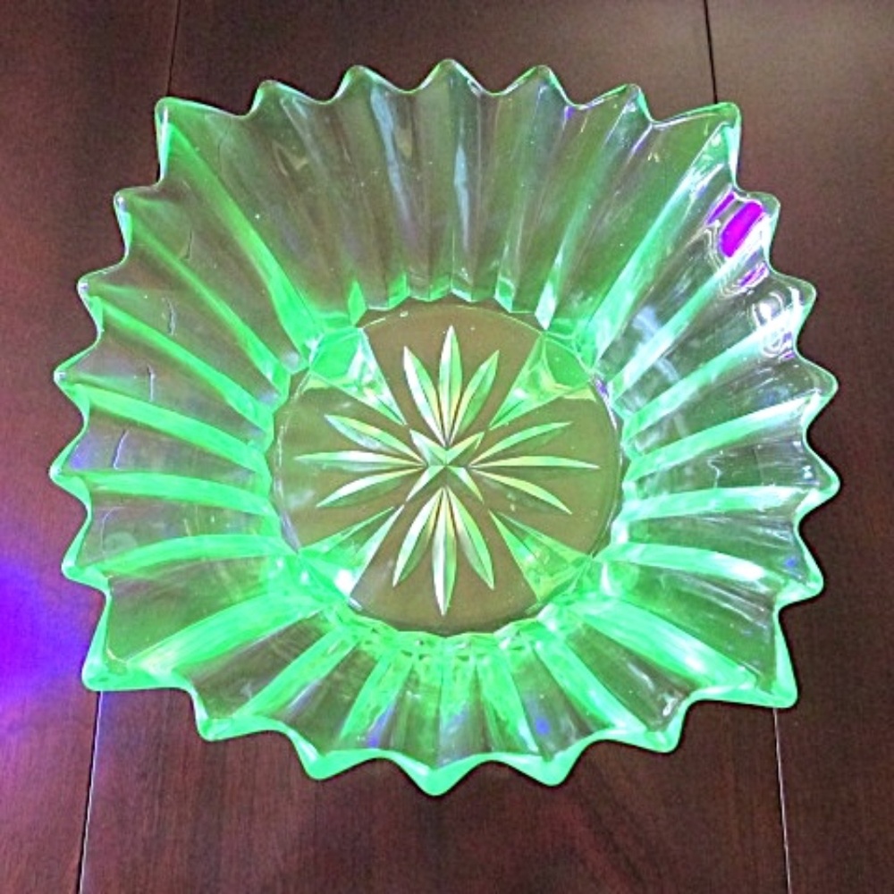 Rare VTG Uranium  Depression Glass Bowl